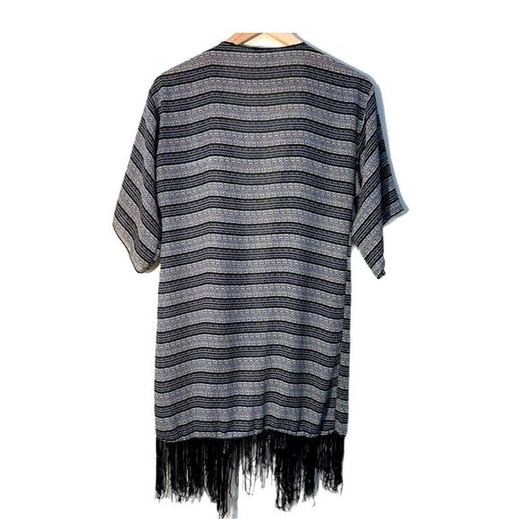 LuLaRoe BlackGray White Striped Kimono Women’s S Water fall Front Short Sleeve. - Picture 2 of 9